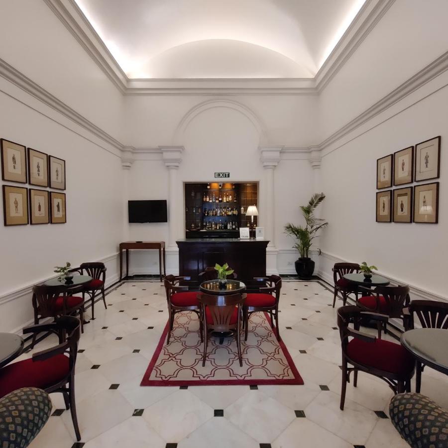 Maidens Hotel New Delhi Ngoại thất bức ảnh The bar at the Imperial