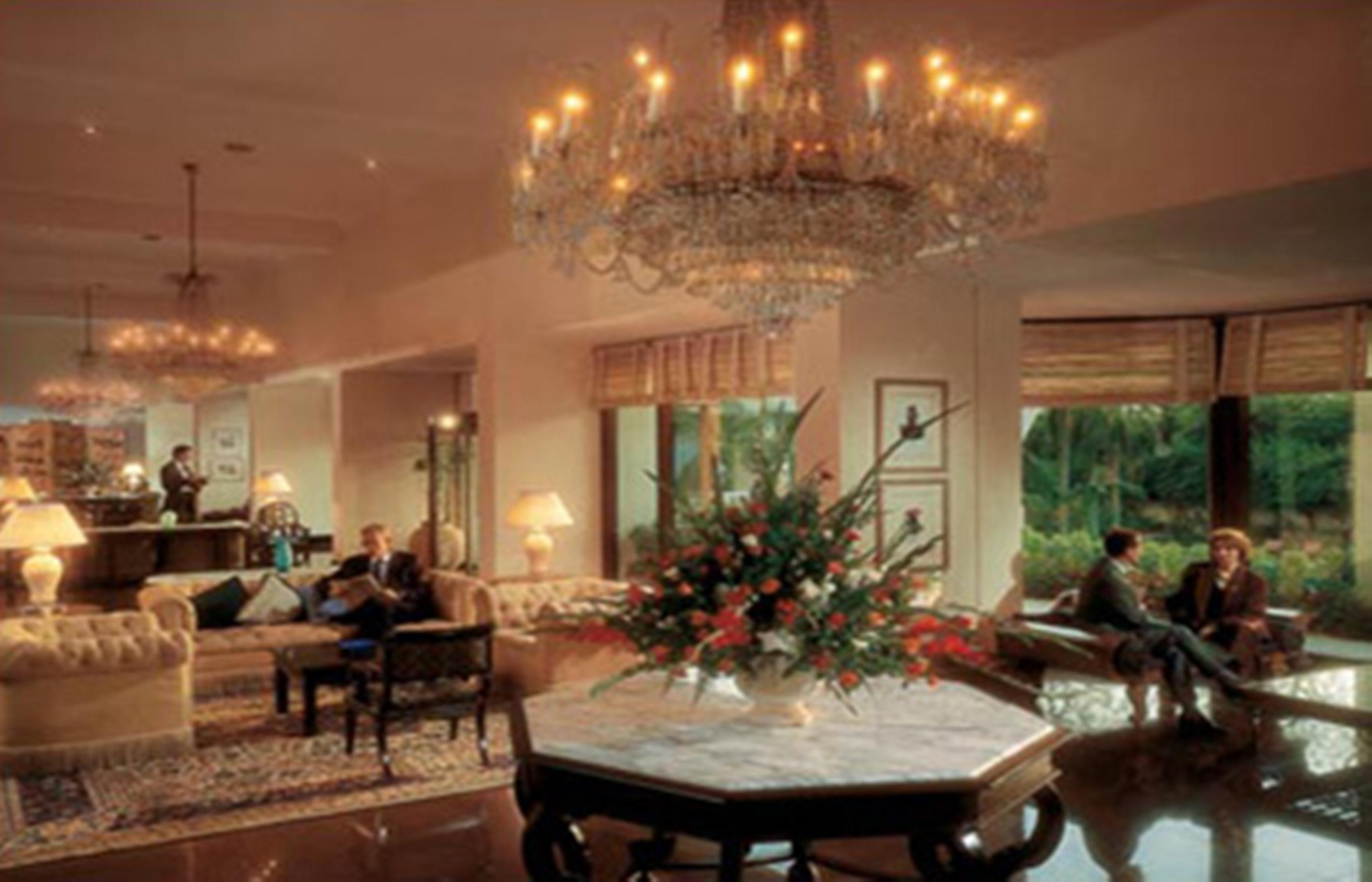 Maidens Hotel New Delhi Ngoại thất bức ảnh The lobby of the Taj Bengal