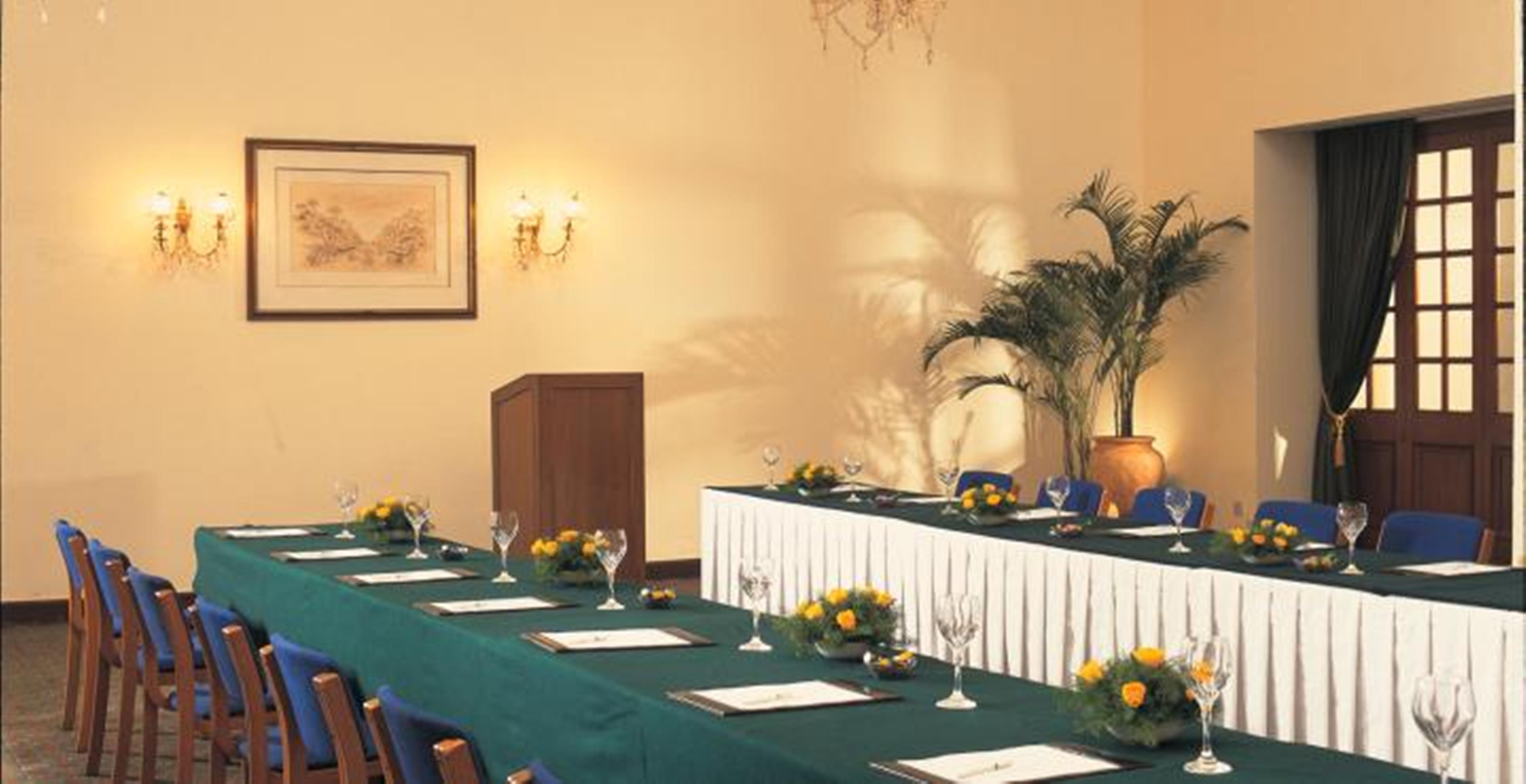 Maidens Hotel New Delhi Ngoại thất bức ảnh The meeting room