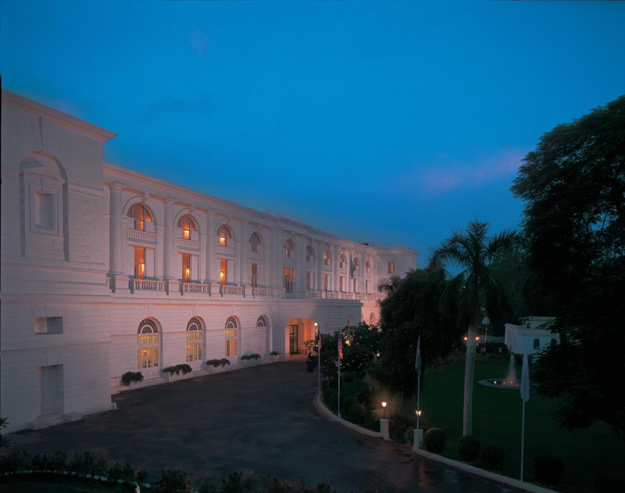 Maidens Hotel New Delhi Ngoại thất bức ảnh The Imperial Hotel