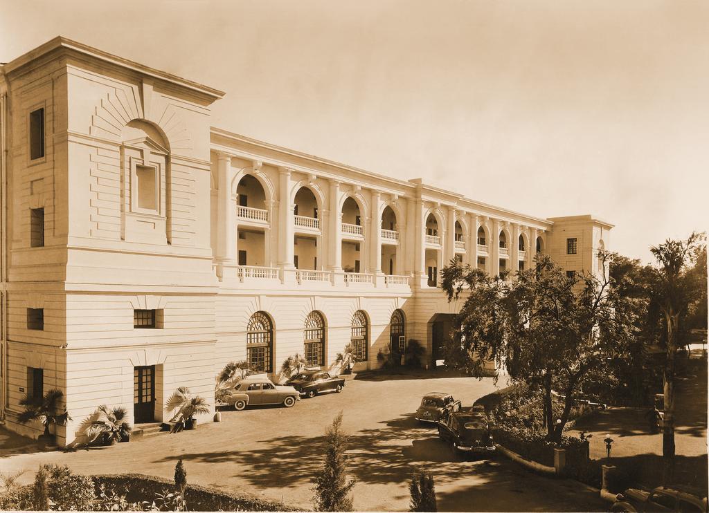 Maidens Hotel New Delhi Ngoại thất bức ảnh The first building of the university, 1925